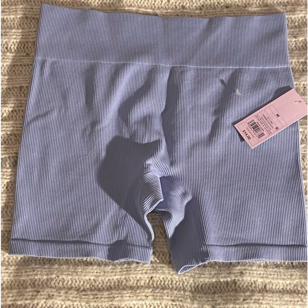 NWT Woman’s Medium High Rise Seamless Periwinkle Blue Bike Shorts